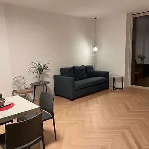 Apartment Number House - Number 10, Milan