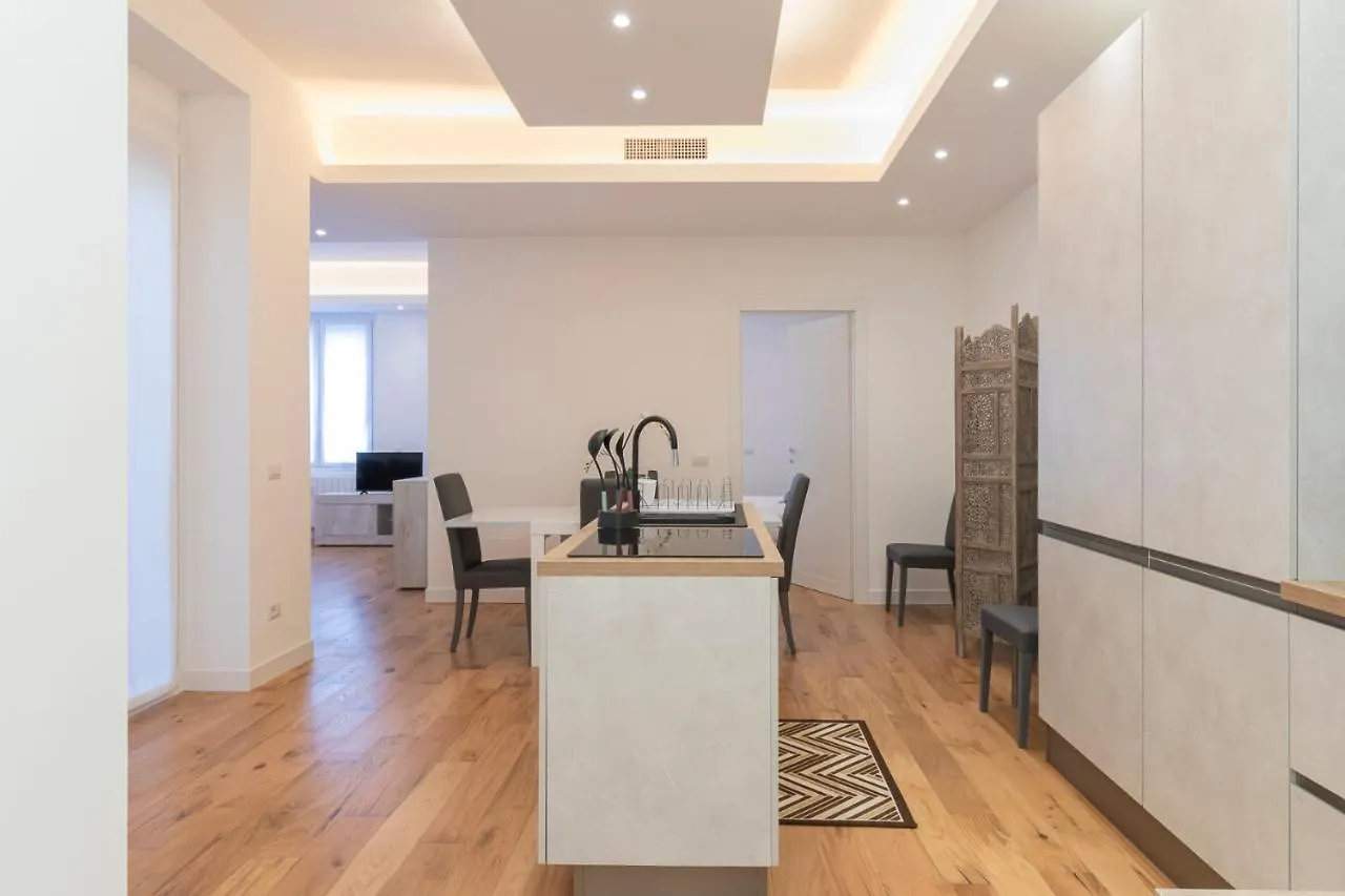 Milan Center Apartment Studio - Porta Romana 0*,  Itália