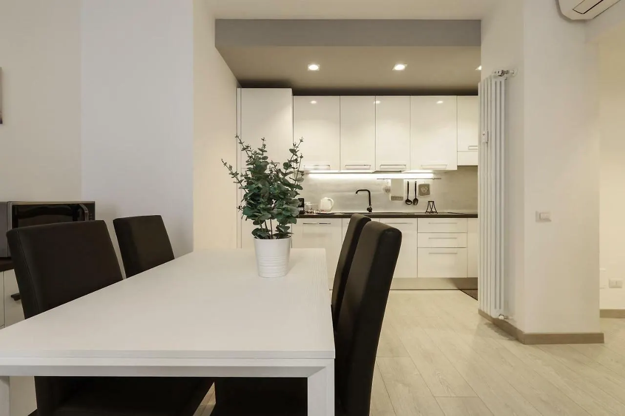 Milan Center Apartment Studio - Porta Romana 0*,  Itália