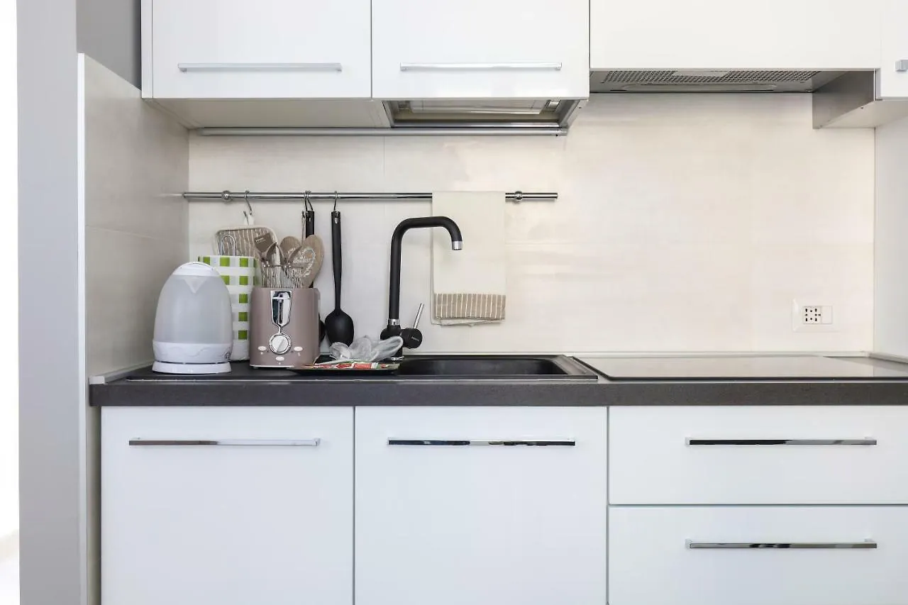 Milan Center Apartment Studio - Porta Romana 0*,