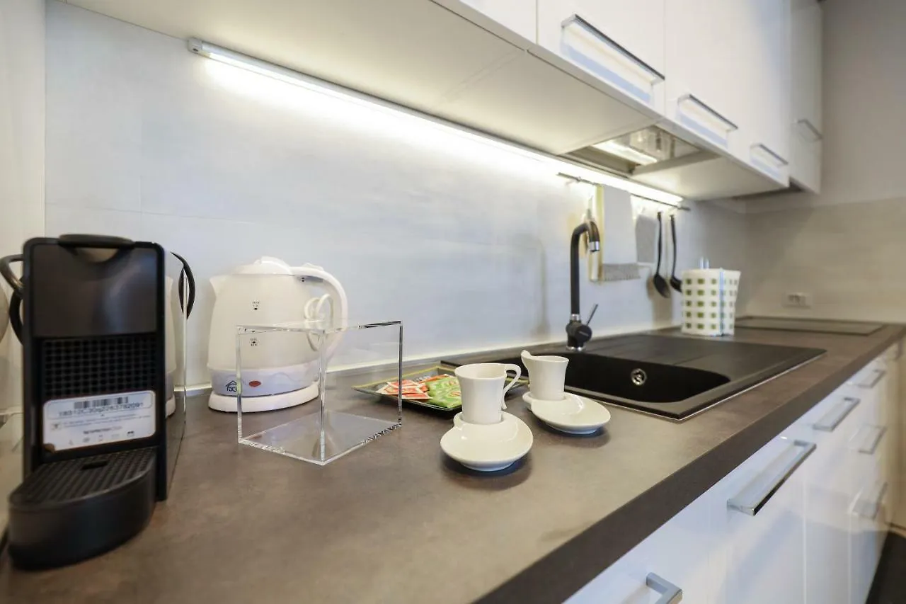 Milan Center Apartment Studio - Porta Romana 0*,  Itália