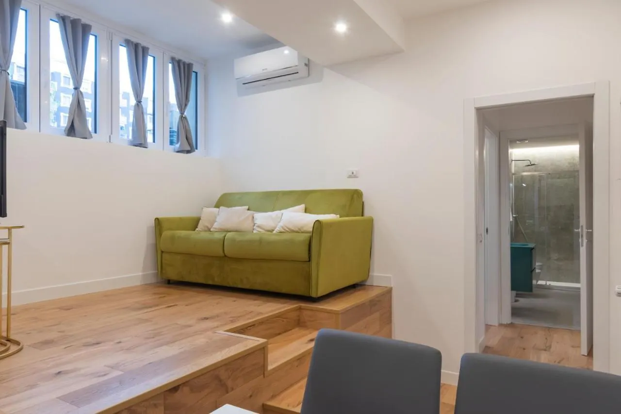 Milan Center Apartment Studio - Porta Romana 0*,  Włochy
