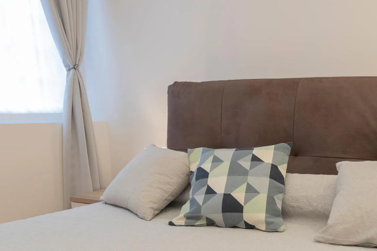 Milan Center Apartment Studio - Porta Romana 0*,  Włochy